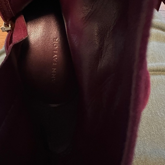 Ann Taylor Nettie Button Heeled Suede Booties Burgundy Wine Size 8 3.5" heel - Picture 9 of 9